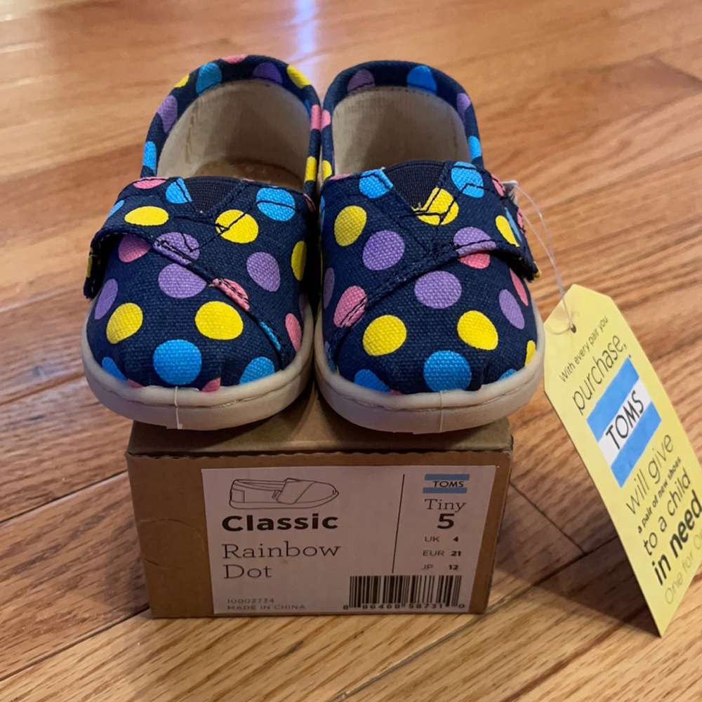Baby TOMS shoes - Tiny classics size 5 polka dot shoes - NWT!